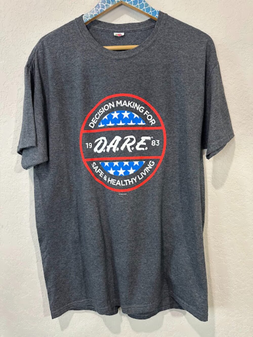D.A.R.E. Dark Grey Tee Red White Blue Logo M?